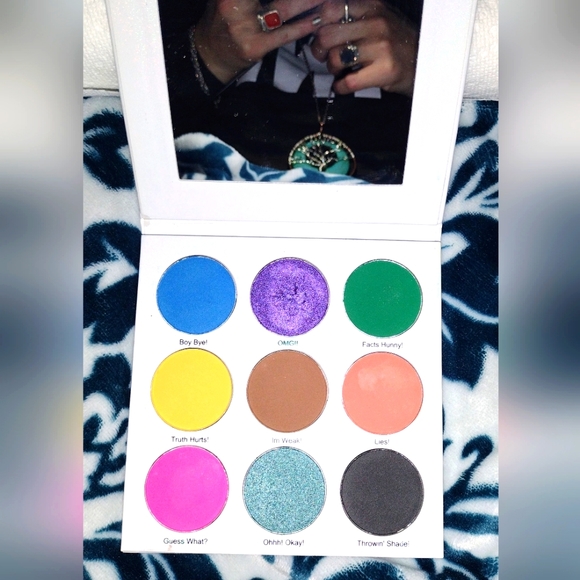 Ebony Christine spill the tea eyeshadow palette - Picture 4 of 5